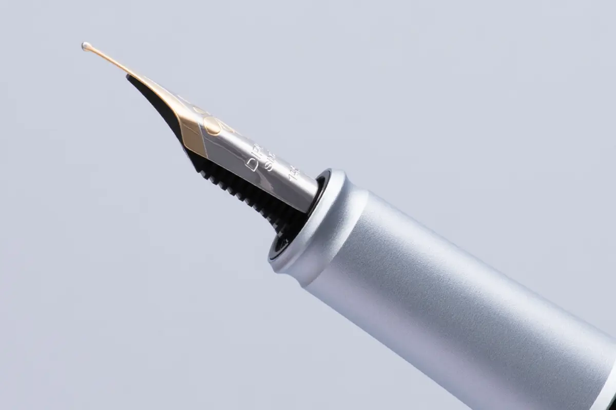 Diplomat Aero Midnight Blue Fountain Pen