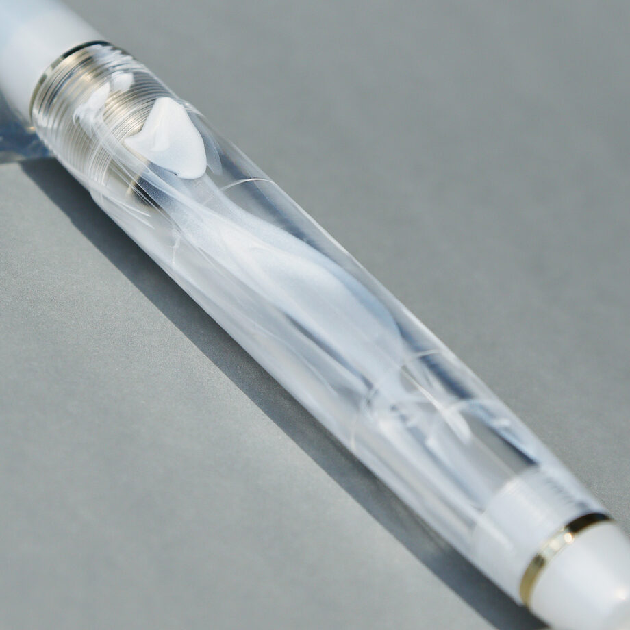 Sailor Veilio Pearl White Fountain Pen (M) 21K